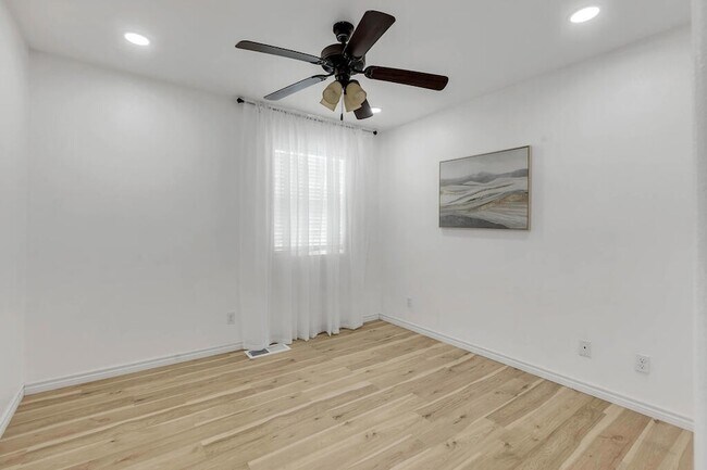 Building Photo - 7255 Barksdale Ln
