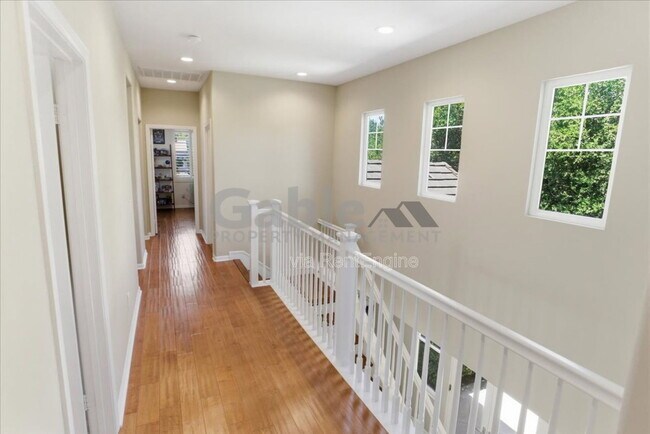 Building Photo - 26882 Greenleaf Ct