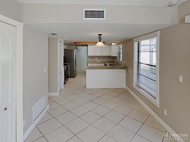 Building Photo - 15927 Mystic Way