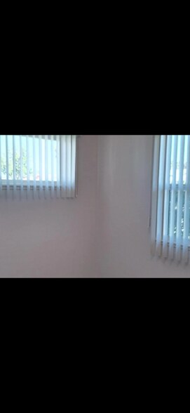 Building Photo - 122 W Cliffwood Ave