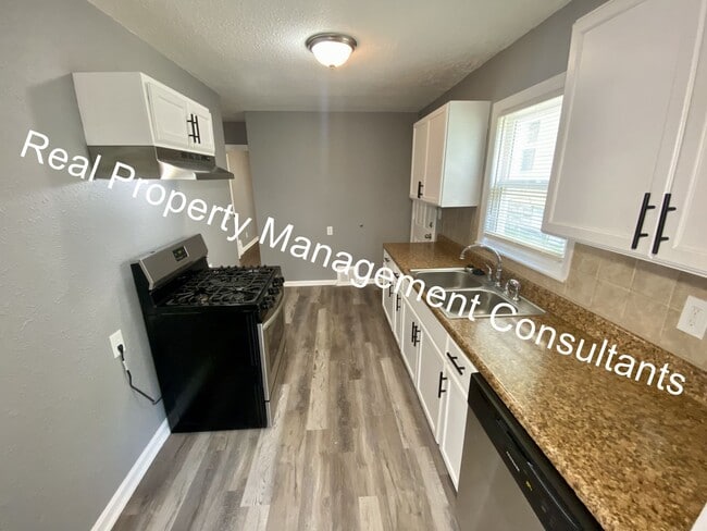 Building Photo - Charming 3 Bedroom, 1 Bathroom Home with B...