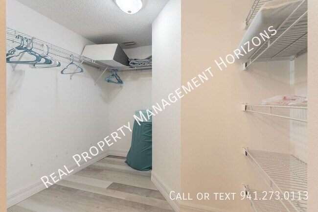 Building Photo - 3750 Pinebrook Cir