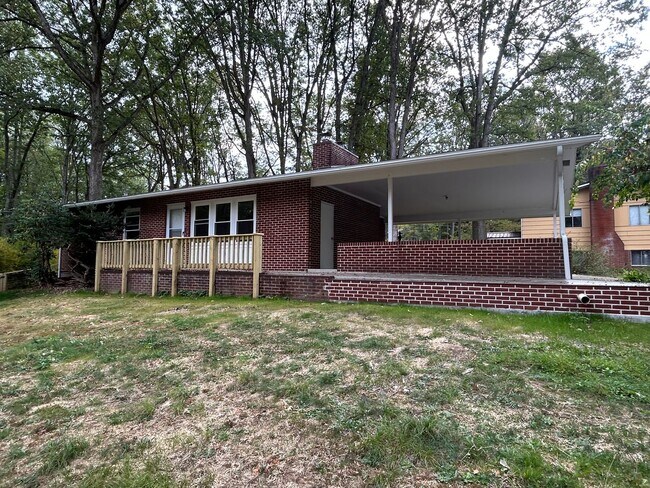 Primary Photo - Charming 3 Bedroom Brick Ranch in Park Forest
