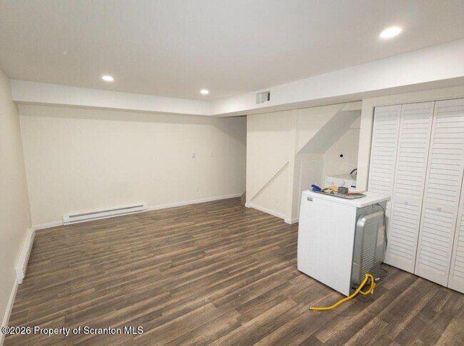 Building Photo - 1273 Chateau Dr
