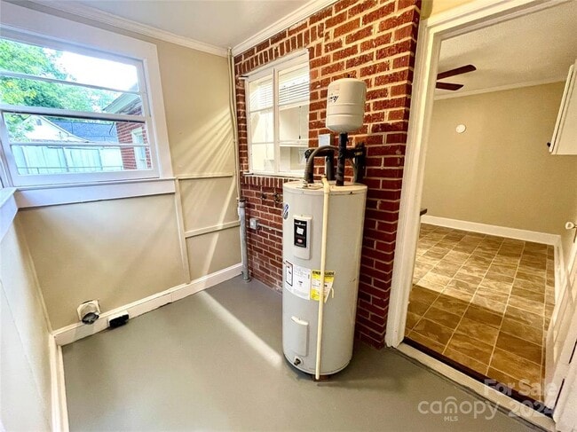 Building Photo - 338 Magnolia St NW