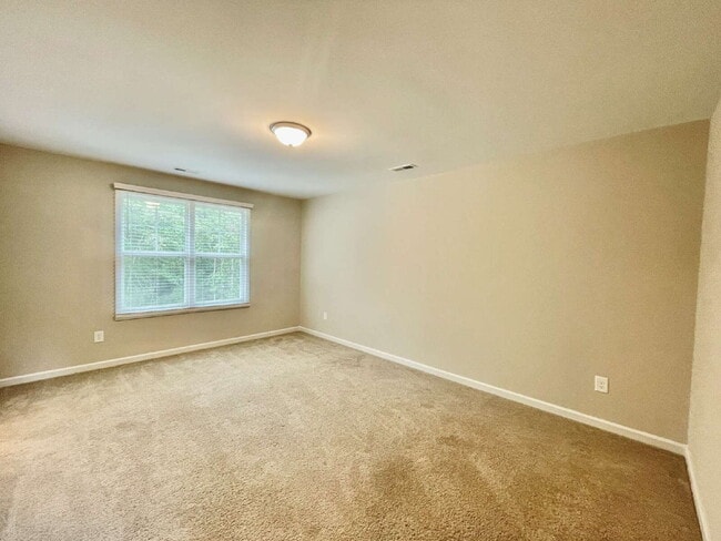 Building Photo - 3-Bedroom Retreat With 2.5 Baths In Fayett...
