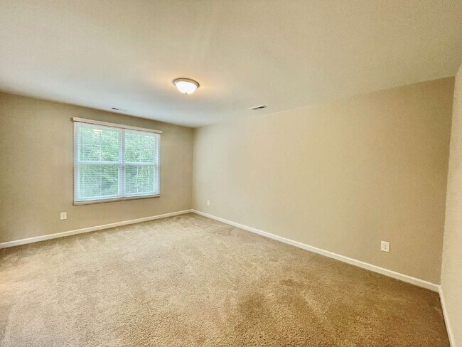 Building Photo - 3-Bedroom Retreat With 2.5 Baths In Fayetteville