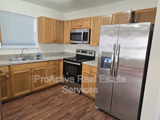 Building Photo - 831 Marshall Ave