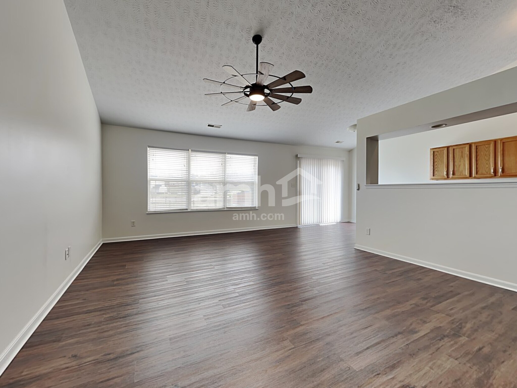 Building Photo - 32 Meadowcrest Dr