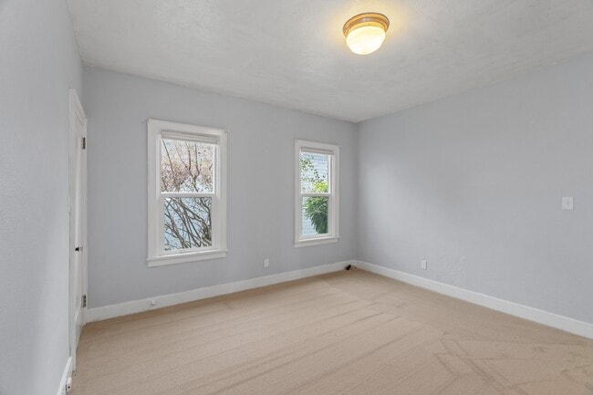 Building Photo - 404 Pioneer Ave E