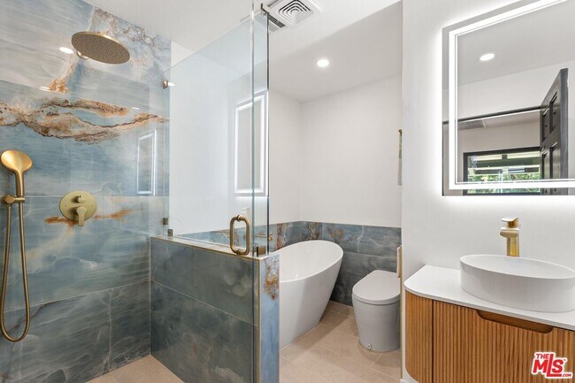 Building Photo - 4145 Sunswept Dr