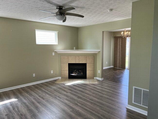 Living Room (empty) - 5537 Goose Falls Dr