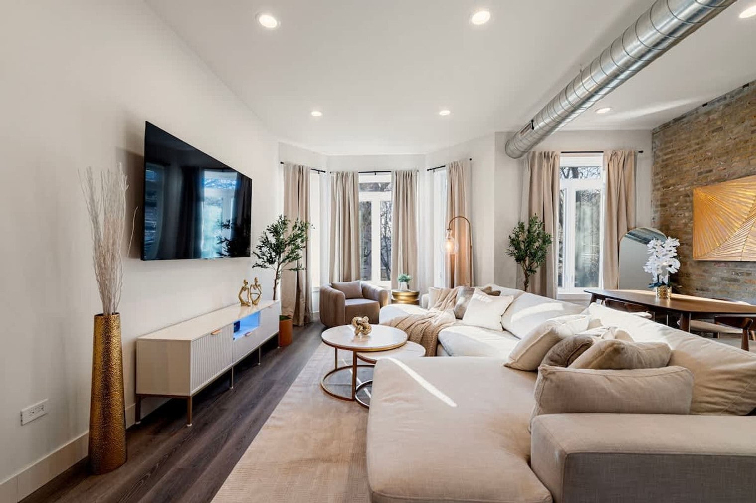 Building Photo - 1543 N Claremont Ave