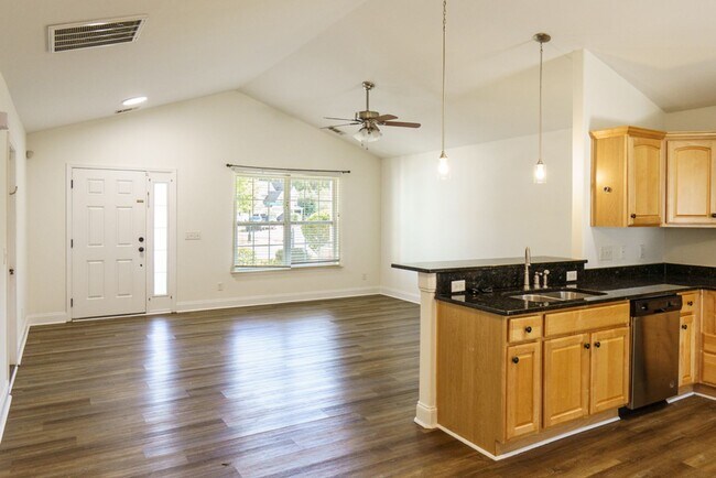 Building Photo - Three Bedroom Home in Hearthstone Lakes Co...