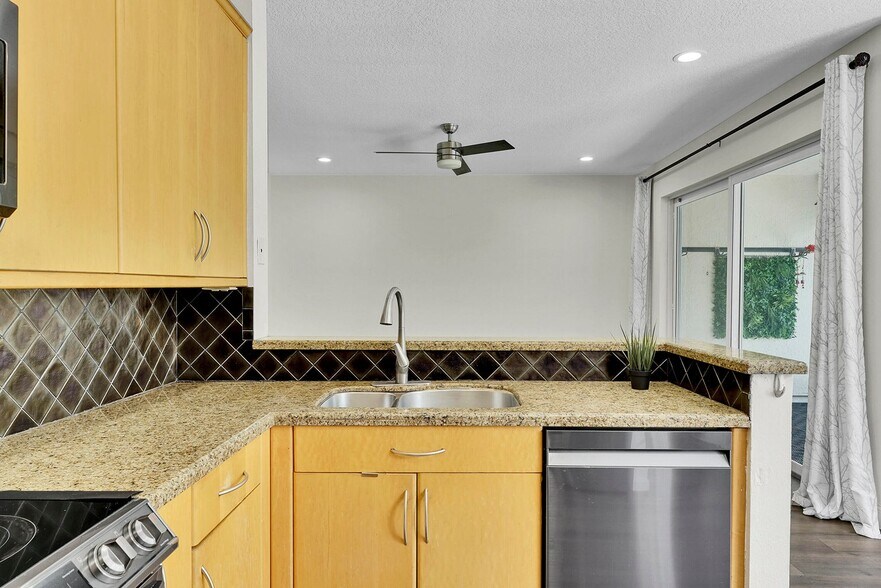 Building Photo - 3354 Greenview Ter W