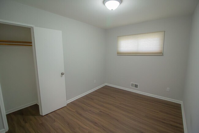 Building Photo - 5 Huckleberry Ln