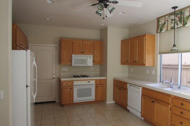 Building Photo - Coming Soon....Lovely 3 Bedroom in Carlsbad