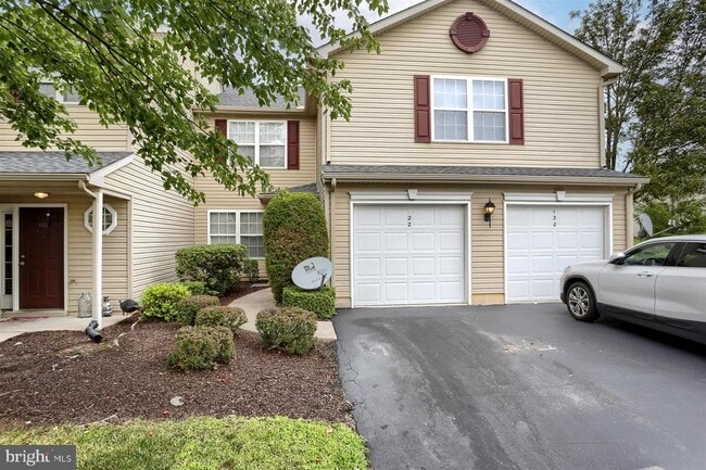 Primary Photo - 122 Cardinal Ln