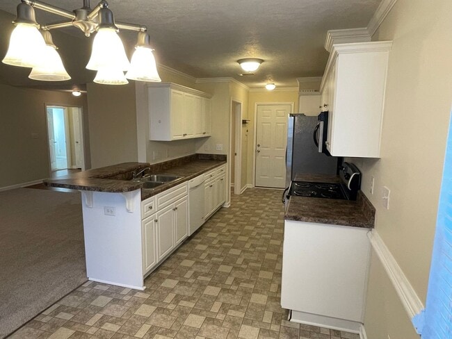 Building Photo - 612 Lory Ln