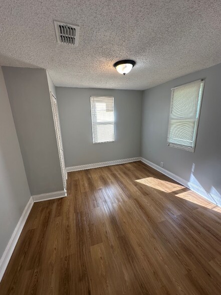 Building Photo - 1717 Mc Quade St