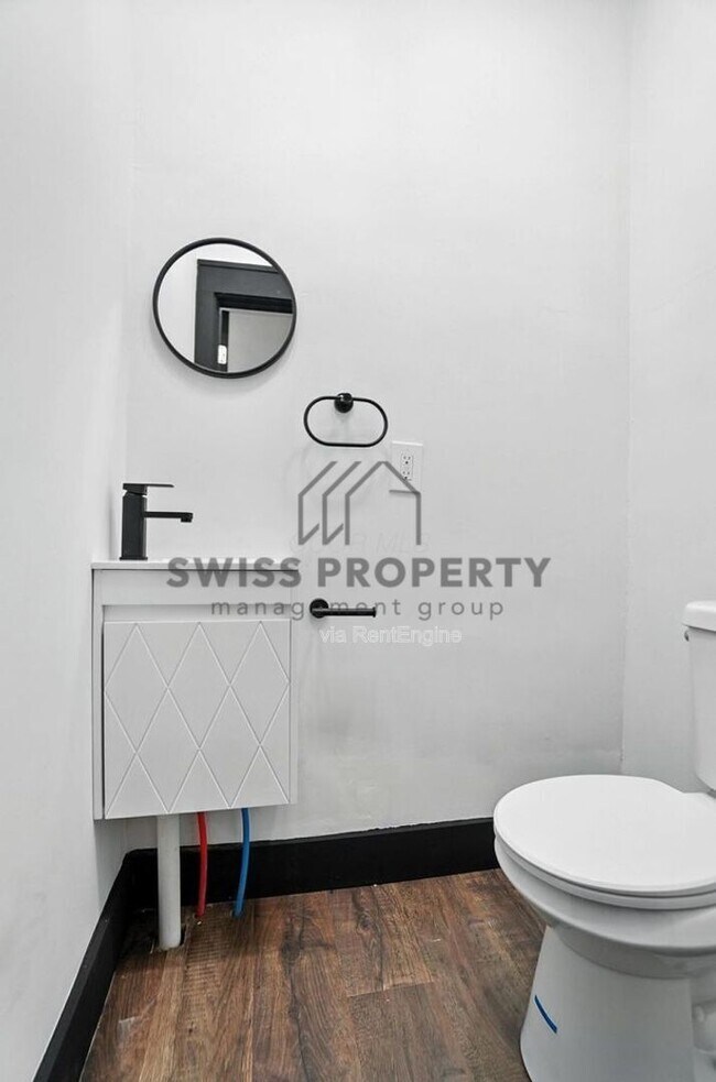 Building Photo - 889 E Livingston Ave