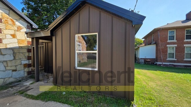 Building Photo - Cozy 1-Bedroom Near Downtown