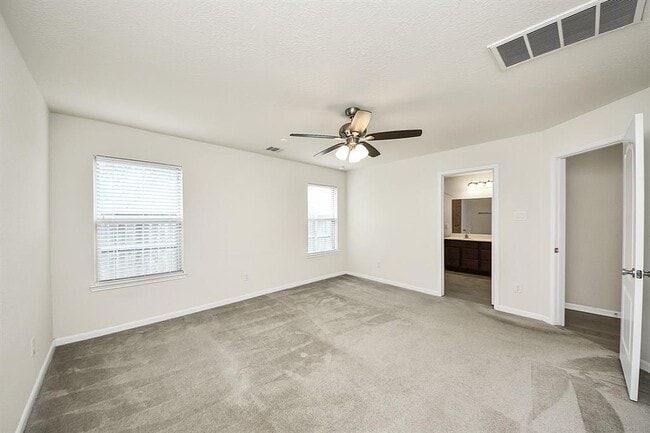 Building Photo - 3302 Regal Park Ln