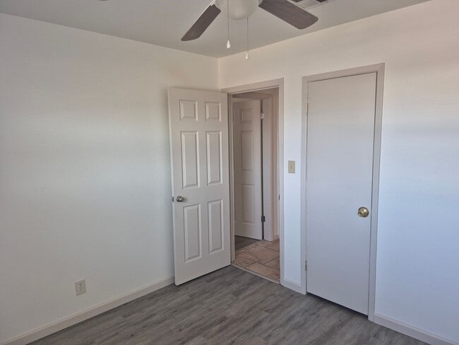 Building Photo - 4- Bedroom 1.5 bath home with over 1400sqft of living space!!