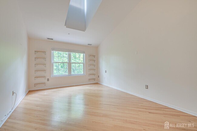 Building Photo - 527 Brickhouse Rd