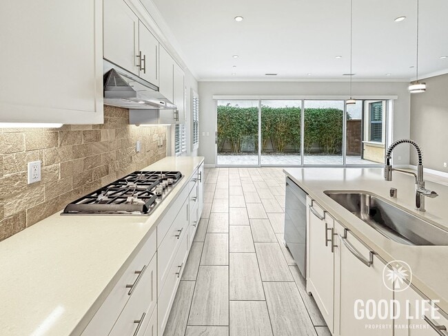 Building Photo - Stunning 3Bd/3.5Ba Home in Irvine w/Large Patio, Modern Design and 2 Master Suites!