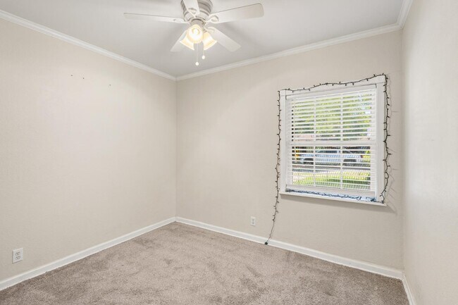 Building Photo - 4823 Blue Heron Dr