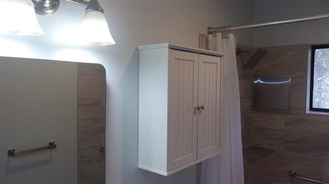 Building Photo - 9941 SW 102nd Ln