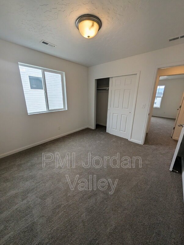 Building Photo - 2123 Wallflower Dr