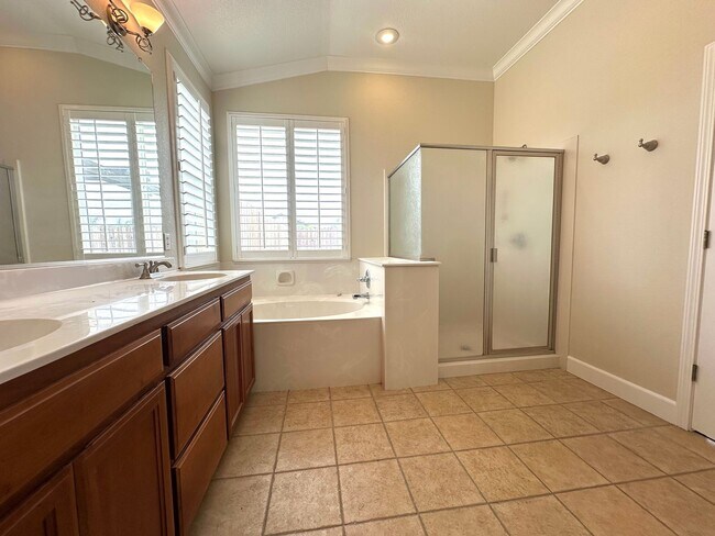 Building Photo - Beautiful 3-bedroom home in the heart of Manteca
