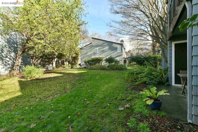Building Photo - 18 Emery Bay Dr