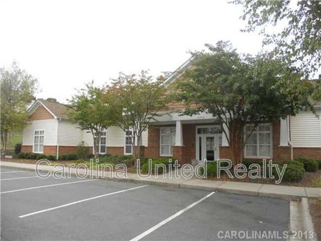 Building Photo - 10675 Hill Point Ct