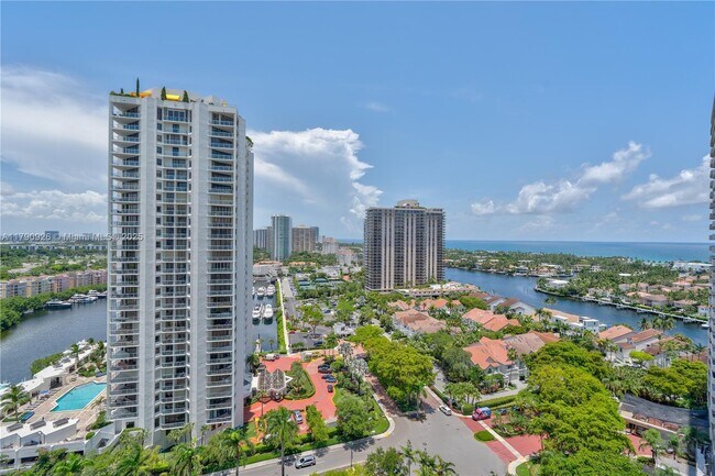 Building Photo - 19400 Turnberry Way