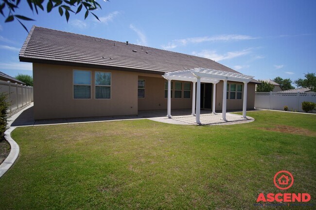 Building Photo - Glamorous Home in Seven Oaks Gated Community!