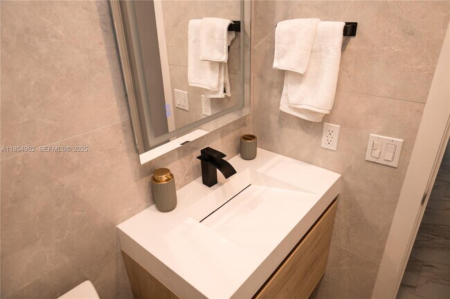 Building Photo - 224 Meridian Ave