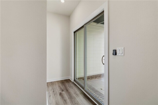 Building Photo - 3406 SE K St