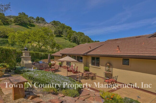 Building Photo - Spacious San Benancio Estate on Over 1 Acre with Workshop, RV Parking & Pasture Area