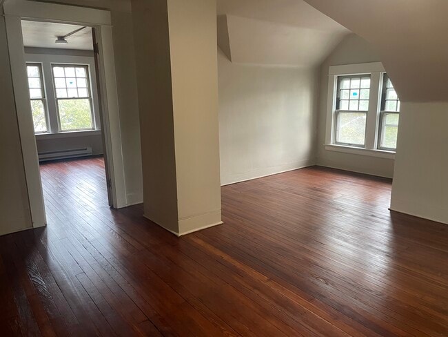 Building Photo - 10112 Columbia Ave