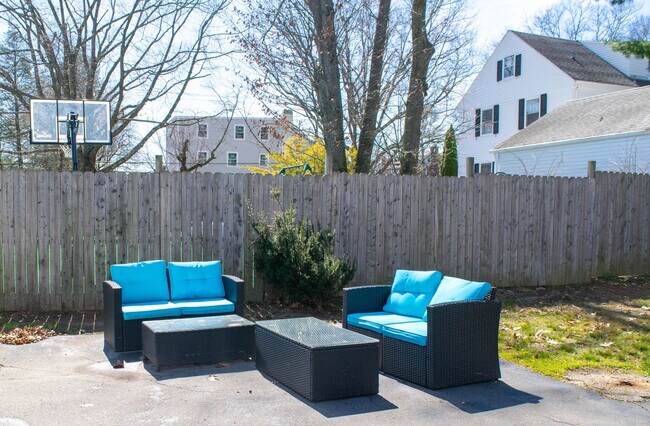 Building Photo - Gorgeous 4-Bed 2-Bath in Beaver Hills