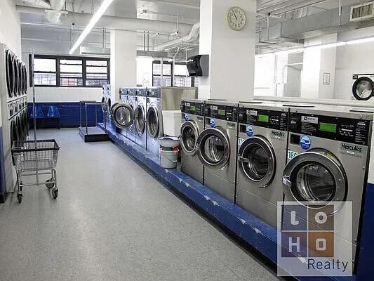 Building Photo - 210 E Broadway