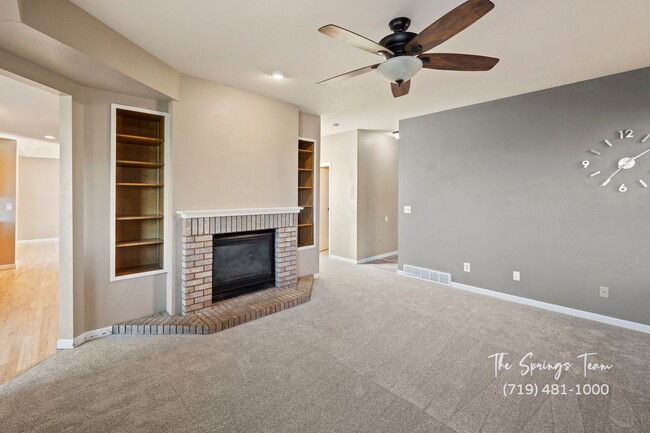 Building Photo - SPECTACULARLY HUGE 6BD HOME with PANORAMIC MOUNTAIN VIEWS - Security Deposit Waiver Available