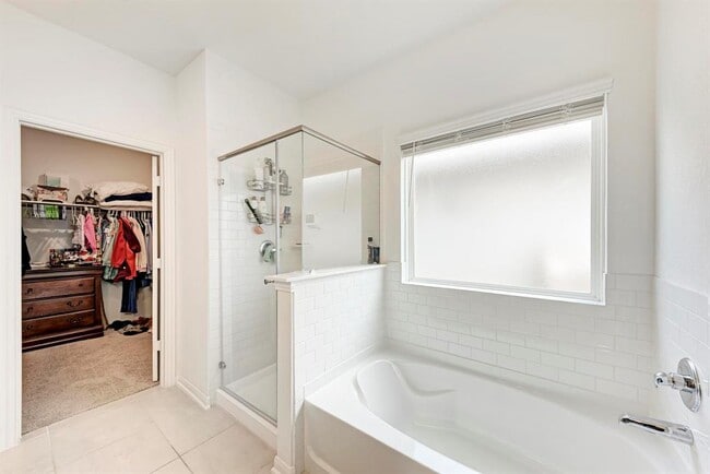 Building Photo - 411 Ravens Crst Dr