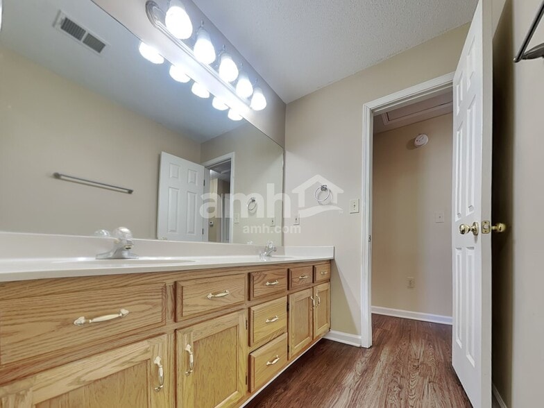 Building Photo - 9357 Bryant Trent Blvd