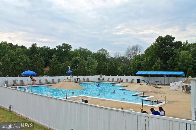 Building Photo - 905 Woodbridge Ct