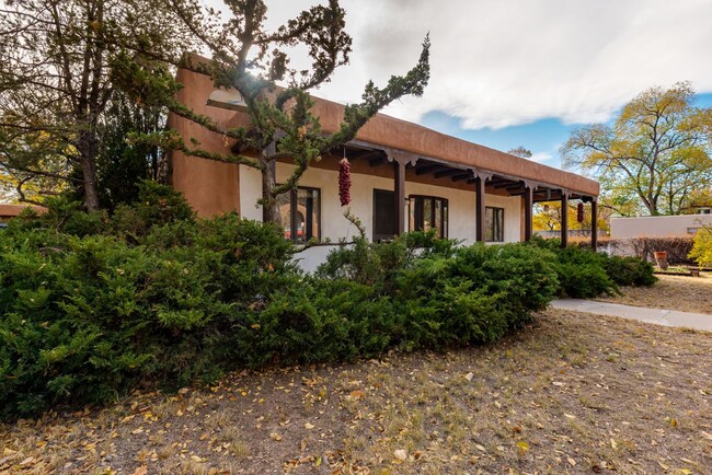 Building Photo - Santa Fe Authentic Home in Downtown Santa Fe!