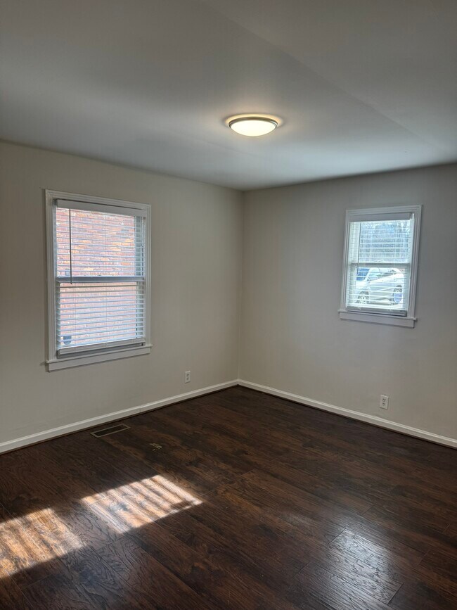 Building Photo - 2909 Clifton Ave